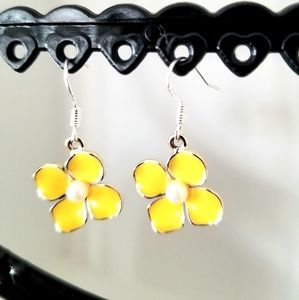 Beautiful Daisy earrings